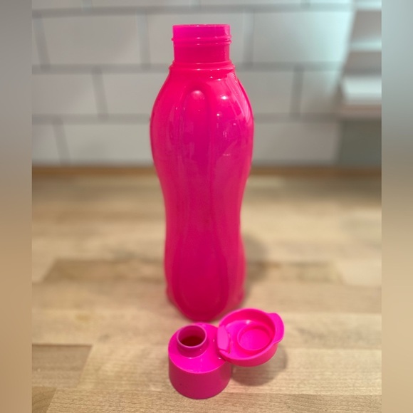Tupperware Other - Tupperware ECO+ Medium 25-oz./750mLBottle Hot Pink, Like New 🍶